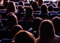 assemblée dans une salle