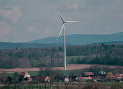 header documentaire : Renouvelables stop ou encore ?